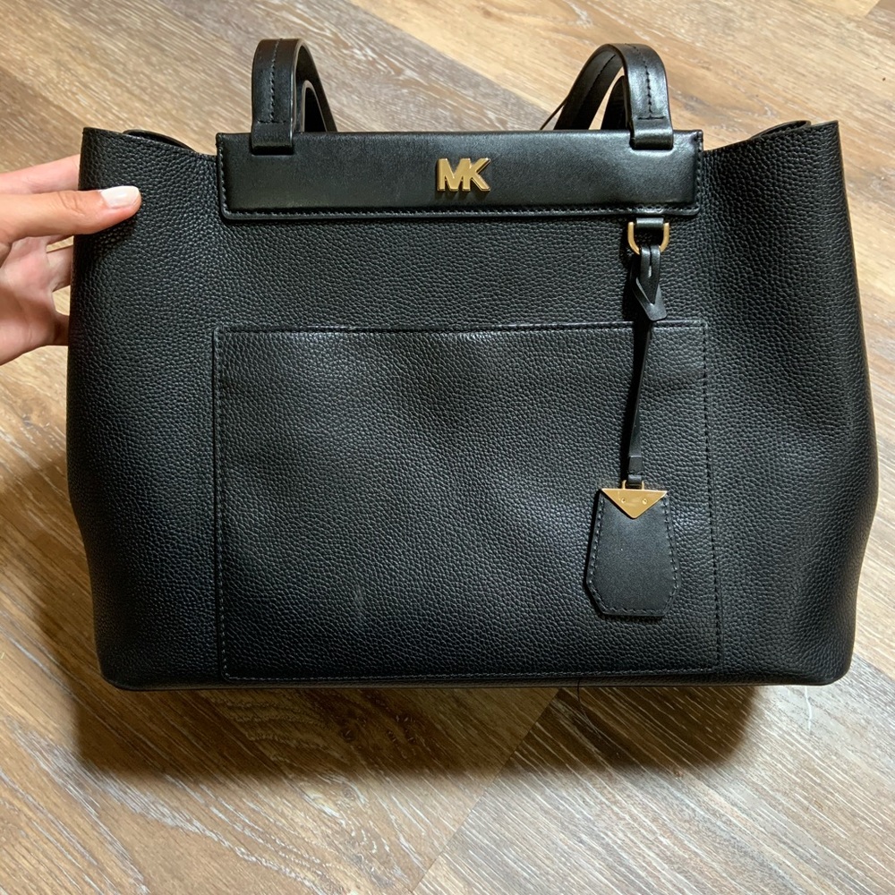Michael Kors Essential Black Tote